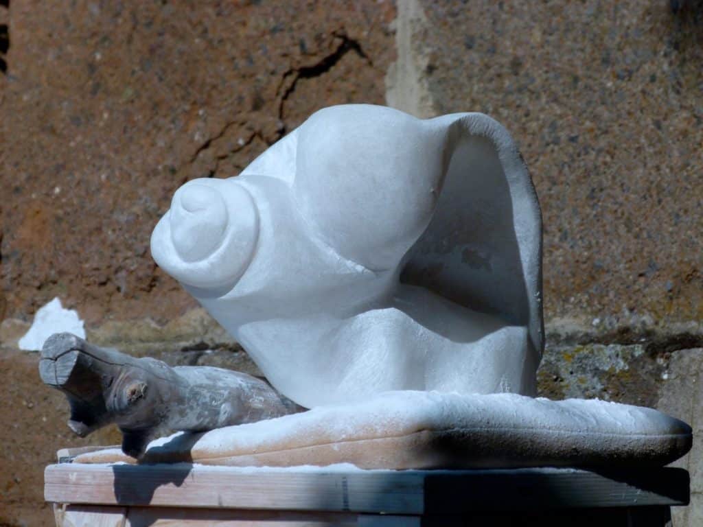 Sculpting in alabaster