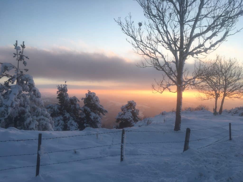 Zonsondergang met sneeuw